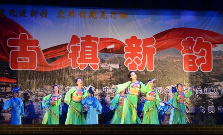 山阳漫川关镇举办特色国庆文艺演出