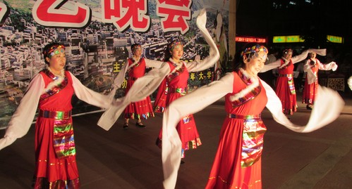 丹凤举办“欢庆老年节，共筑中国梦”主题文艺晚会