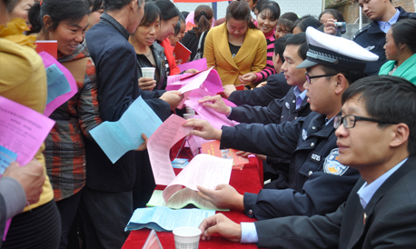 丹凤竹林关镇雷家洞村修建截水坝解决用水问题