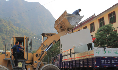 柞水石瓮镇安装相关设备方便群众倒垃圾