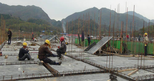 镇安茅坪回族镇全力推进移民搬迁工程建设工作