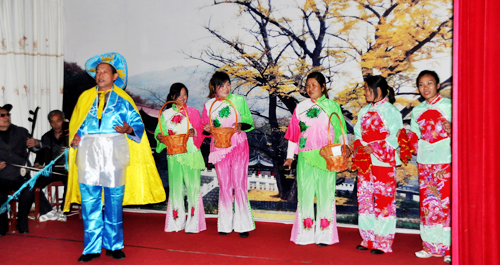 柞水石瓮镇自编小戏让游客体验特色文化