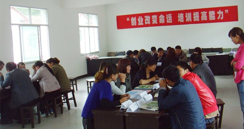 镇安大力推行“创业培训+小额贷款+后续服务”创业模式