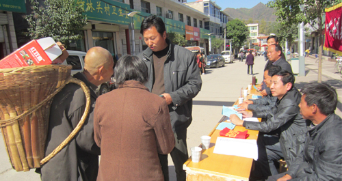 丹凤坚持经常性深入基层集镇