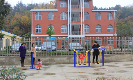 商南：健身锻炼跳舞成为村民的休闲方式