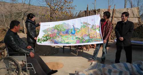 残疾人安景锋自立自强用双手绣人生的感人事迹