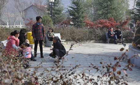 镇安县建起占地1500平方米的生态休闲娱乐广场