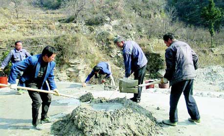 丹凤加快修复金湾、银坪、双峰三个村3.4公里水毁公路