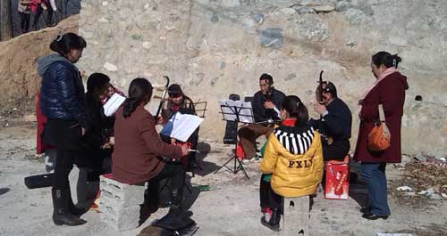 柞水市民自发组建乐班舞蹈队丰富的业余生活