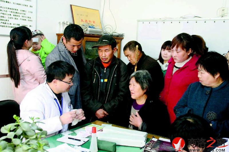 邓益平的诊室总是人气最高的