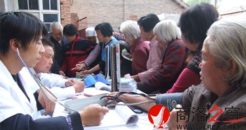 丹凤对全县65岁以上的老年人进行免费健康体检