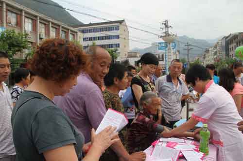柞水“7.11世界人口日”“三送”宣传服务山城