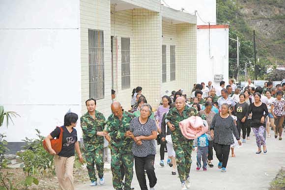 丹凤县举行预防地质灾害演练活动