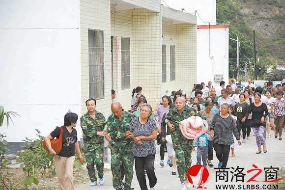 丹凤县举行预防地质灾害演练活动