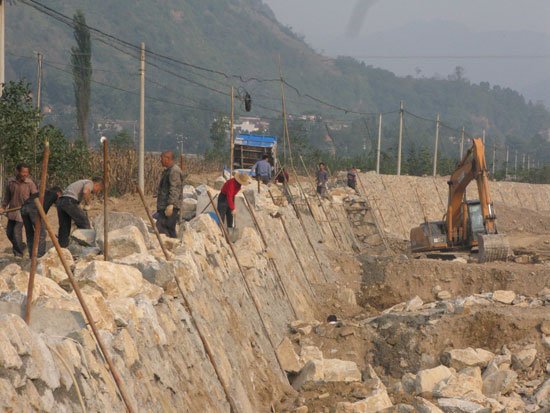 修好河堤护百姓