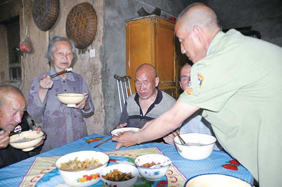 孤寡老人的好儿子