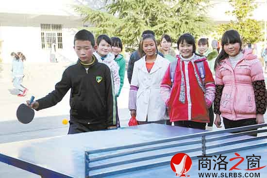 坚强少年撑起一个家