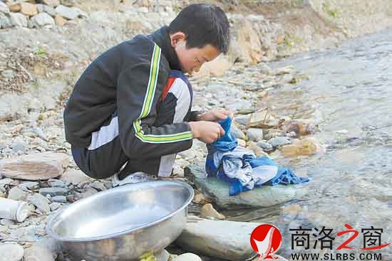 在课间打乒乓球是韦一凡最开心的时光