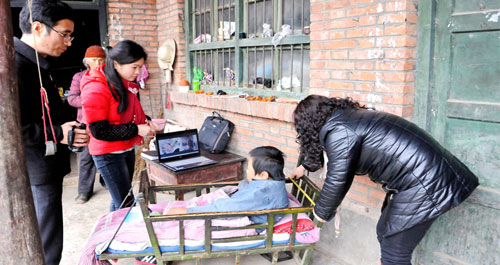 身上骨头一碰就碎 25岁男孩是个瓷娃娃