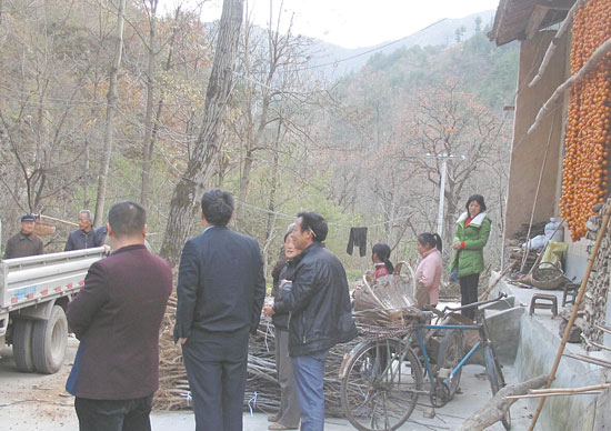 给“亲人”修致富路