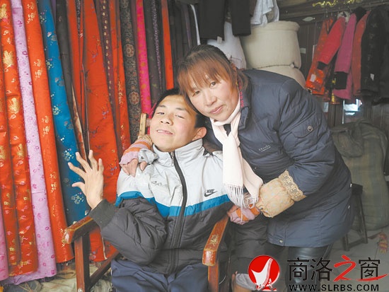 帅霖和妈妈在一起