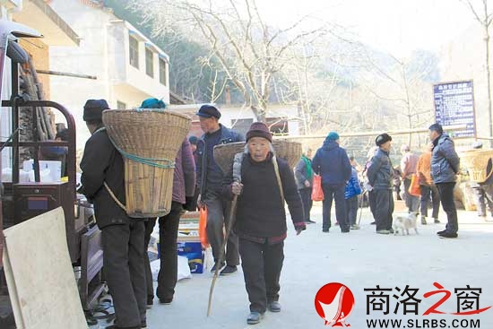 中午时分的集市