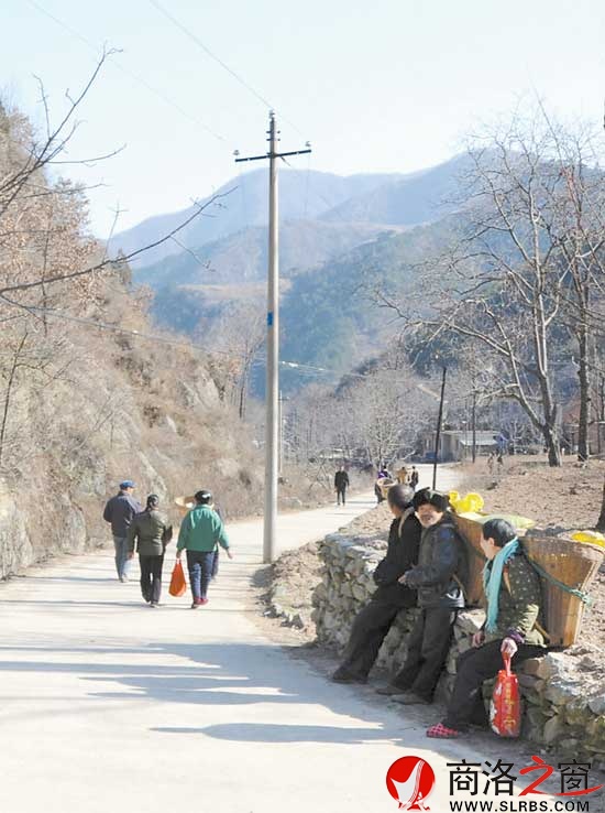 从各个山沟里前来的赶集人