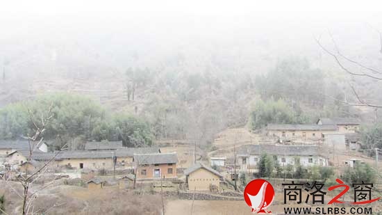 冬日的石灰槽，静谧安详。