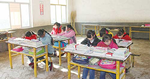 流岭深处的留守儿童