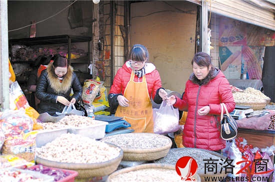 沈婷帮妈妈卖瓜子