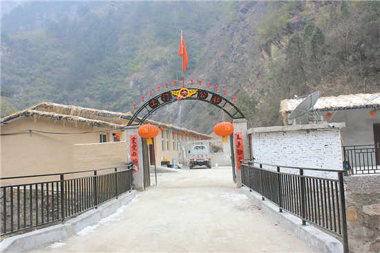 农村三青年办起致富公社