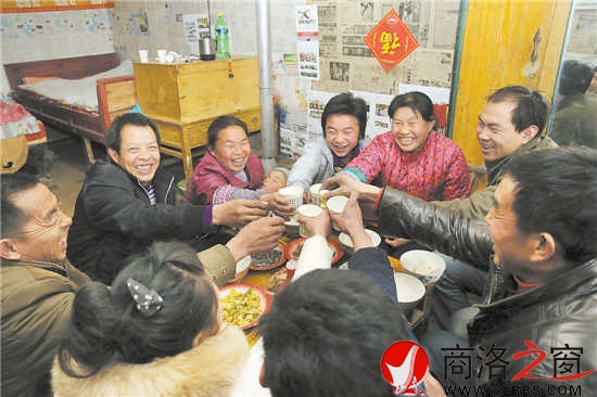 黑山镇二峪河村一组团聚的赵忠有一家