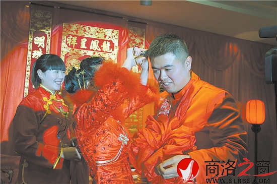 夫妻双方行结发礼