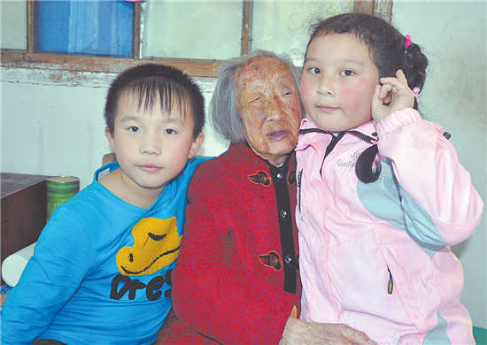 百岁老太的幸福生活