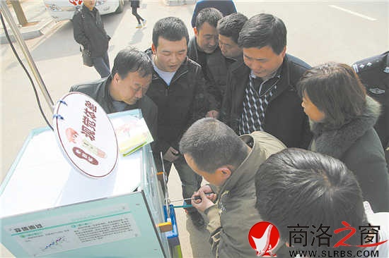 科普设备引起大家动手操作的兴趣