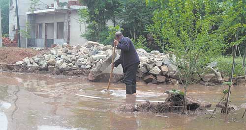强降水致沙河子20多户群众院舍进水