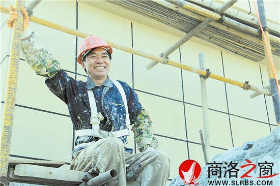 说起远方的家人，李义平的脸上不自觉地露出了甜甜的微笑。