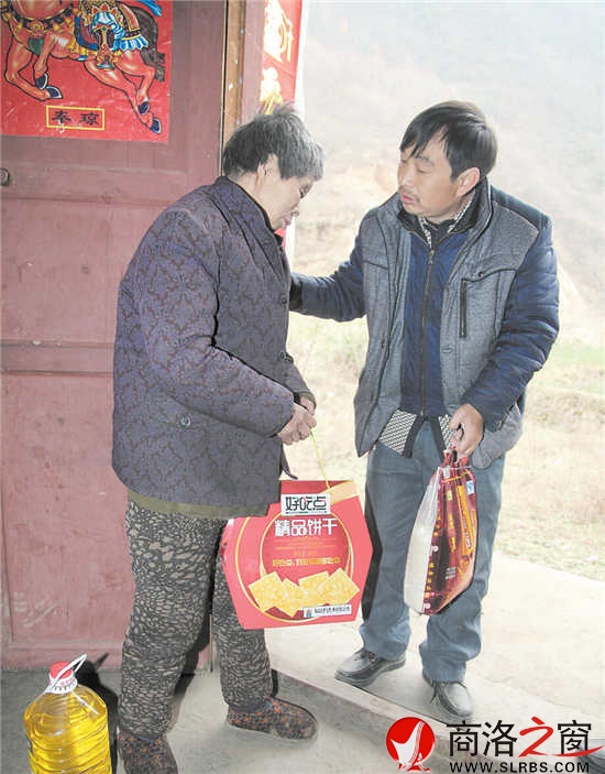 自费看望残疾人