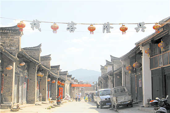 一脚踏三省的白浪街