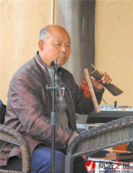 虽然设备简陋，但演出必须求精。