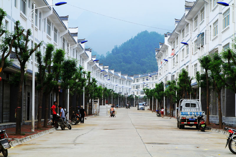 山阳县高坝镇移民搬迁安置点新貌