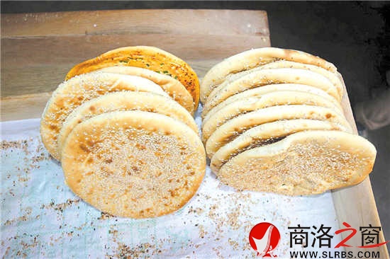 特制的烤炉上烤制