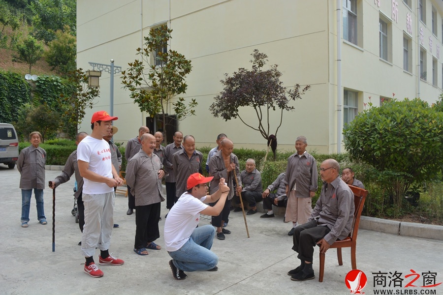 朝阳志愿者协会开展“留住岁月、情暖夕阳”摄影活动