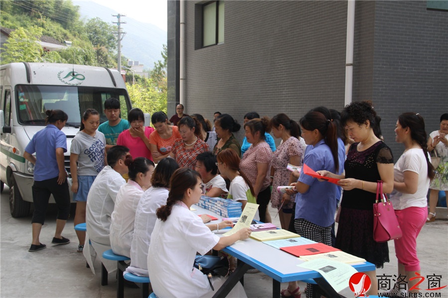 镇安为企业流动人口免费上门健康体检