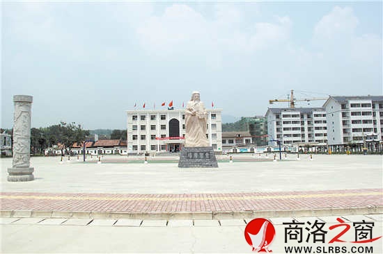 仓圣文化广场是社区群众休闲娱乐的主要场所