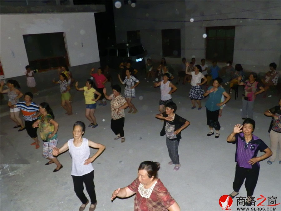 广场舞新风吹进柞水肖台村