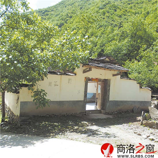 原始古朴的石板房院落