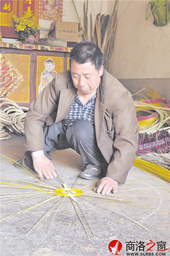 彭海朝精心编竹编