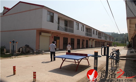 群众居住点健身器材齐全