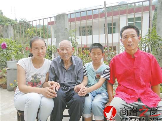 牛付得和他的继孙子韦正水一家